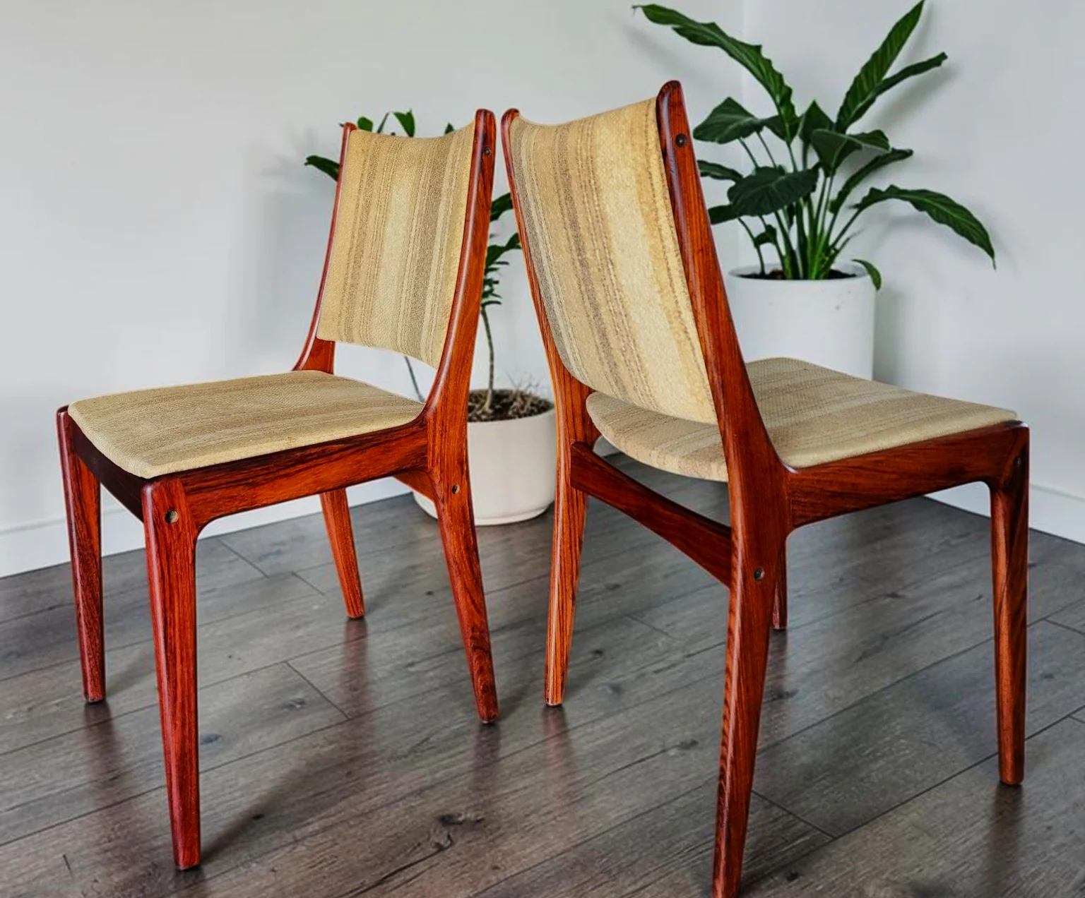 SEATING